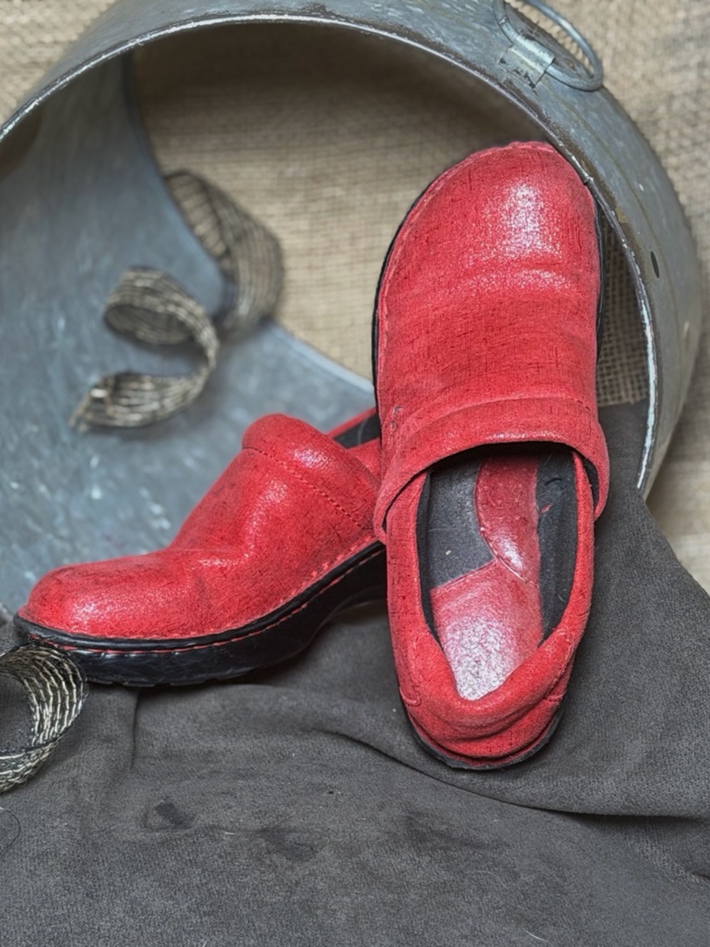 EUC BOC Women’s Red Slip On Clog Size 9M